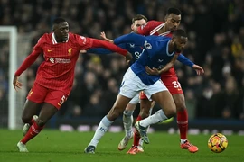 Liverpool bị chia điểm phút cuối trong trận cầu hỗn loạn