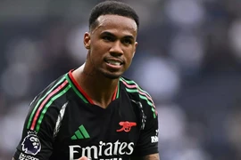 Arsenal đối mặt quyết định chuyển nhượng bom tấn sau khi Ronaldo tiếp cận