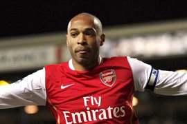 Lý do thực sự khiến Arsenal bán Henry cho Barcelona