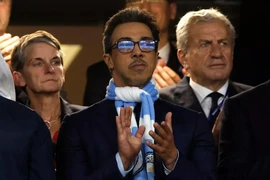 Man City và PSG chuyển sang chơi bóng rổ