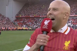 Thông điệp của Slot gửi đến Klopp sau chức vô địch của Liverpool: Na, na, na
