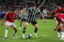 Cầu thủ cãi vã dữ dội với Martial chia tay MU