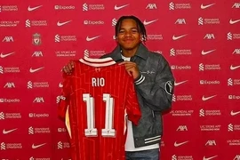 Liverpool chiêu mộ thần đồng 16 tuổi ngay trước mũi của MU