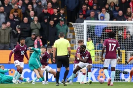Liverpool nhọc nhằn giành 3 điểm