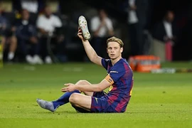 MU không nên ký hợp đồng với De Jong