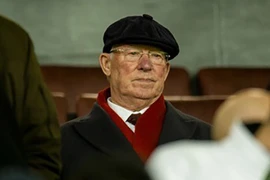 Sir Alex Ferguson bộc lộ bản chất thật giữa làn sóng phản đối MU