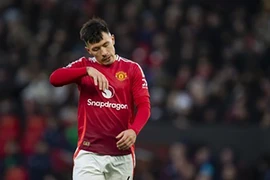 Chấn thương của Martinez buộc MU phải thay đổi kế hoạch