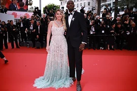 Pogba có bước chuyển bất ngờ trong sự nghiệp nhờ vợ