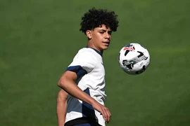 Cristiano Ronaldo Jr từ chối nói chuyện với bố và bị phạt nặng