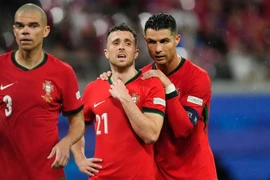 Cử chỉ cảm động của Ronaldo dành cho gia đình Jota