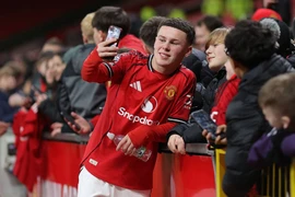 MU đề nghị Rooney ký hợp đồng mới
