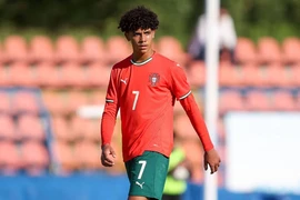 Ronaldo Jr đối mặt thử thách giống Kai Rooney