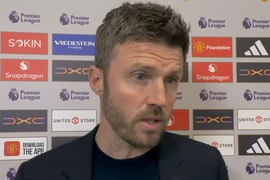 Carrick chỉ trích Tierney gay gắt sau trận thua của MU