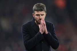 MU tạm dừng gia hạn với Carrick sau diễn biến bất ngờ