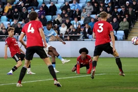 Man City đánh bại MU lên ngôi vô địch, Pep Guardiola gửi lời chúc mừng