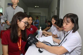 Đại học xây phòng khám phục vụ giảng viên, sinh viên