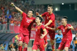 Sơn hình ảnh cầu thủ, HLV Park Hang-seo lên máy bay?