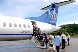 Bị phạt 15 triệu đồng vì tự ý mở cửa máy bay