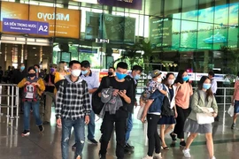 Lễ 30-4, sân bay Tân Sơn Nhất 'bận rộn' trở lại