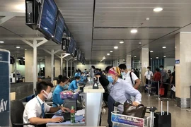 Các cảng hàng không siết chặt thực hiện quy trình y tế