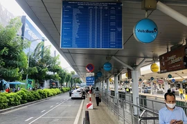 Cần phương án đồng bộ để xe công nghệ bắt khách tại sân bay