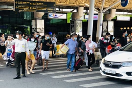 Sân bay Tân Sơn Nhất nhộn nhịp khách sau kỳ nghỉ lễ 