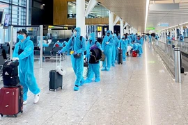 Yêu cầu khử khuẩn nhà ga cảng hàng không mỗi ngày