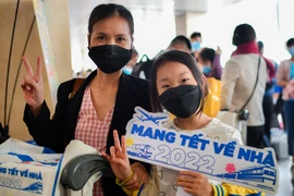  540 công nhân khó khăn về quê đón tết bằng máy bay