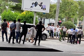 Người dân ghi lại hiện trường vụ việc