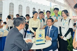 Sinh viên Đại học GTVT TP.HCM có cơ hội vận hành giao thông thông minh