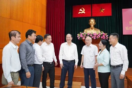 Phó Bí thư thường trực Thành ủy TP.HCM Nguyễn Hồ Hải (thứ tư từ phải qua) cùng các đại biểu tham dự hội nghị. Ảnh: THUẬN VĂN