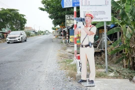Tây Ninh: Hình nộm cảnh sát giao thông phát huy hiệu quả bất ngờ