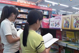 Đầu năm, thiếu sách giáo khoa lớp 1, vì sao?