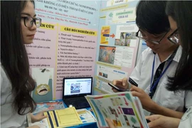 Học sinh “chới với” vì không có điện thoại