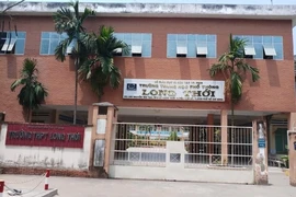Không thể để cô giáo ném vở học sinh tiếp tục đứng lớp
