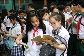 Trước giờ thi lớp 10, HS dặn: Thi xong ba mẹ đừng hỏi gì con!