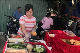 Tiệm bán bánh mì đồng giá 5.000 đồng hỗ trợ thí sinh