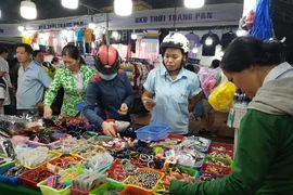 TP.HCM: Hàng ngàn công nhân tham gia phiên chợ nghĩa tình 