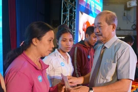 Vòng tay yêu thương hỗ trợ công nhân bị bệnh hiểm nghèo