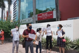 Hơn 200 phụ huynh đề nghị trường Việt Úc đối thoại 