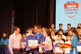 Không để bạn trẻ nào phải bỏ học vì dịch COVID-19