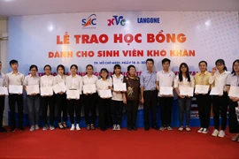 Trao 126 suất học bổng cho HS, SV sau dịch COVID-19