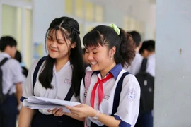 Thí sinh tham dự kỳ thi tuyển sinh 10 tại điểm thi trường THCS Đống Đa, quận Bình Thanh. Ảnh: HOANG GIANG