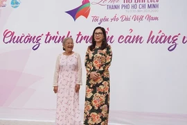Nghệ sĩ Phi Điểu, Kim Xuân truyền cảm hứng áo dài cho HS