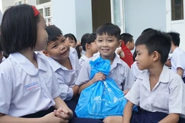 'Con nhận được nhiều quà lắm!'