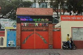 Học sinh phải nghỉ học, trường khẩn trương dạy trực tuyến