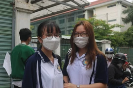 Thí sinh tự tin bước vào thi môn cuối cùng 