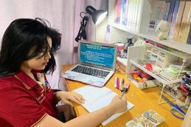 TP.HCM: Học sinh tiếp tục học trực tuyến sau 30-9