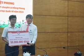 Sở GD&ĐT TP.HCM thưởng nóng 150 triệu đồng cho HCV Olympic Hóa học quốc tế 