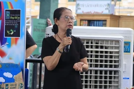 'Việc đọc sách chỉ ngừng khi nhắm mắt xuôi tay'